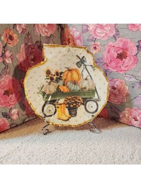 Decoupage Scalloped shells  